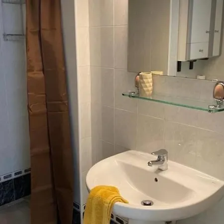 Belissimo 2 Bedrooms With Patio By Namaste Elite Apartman